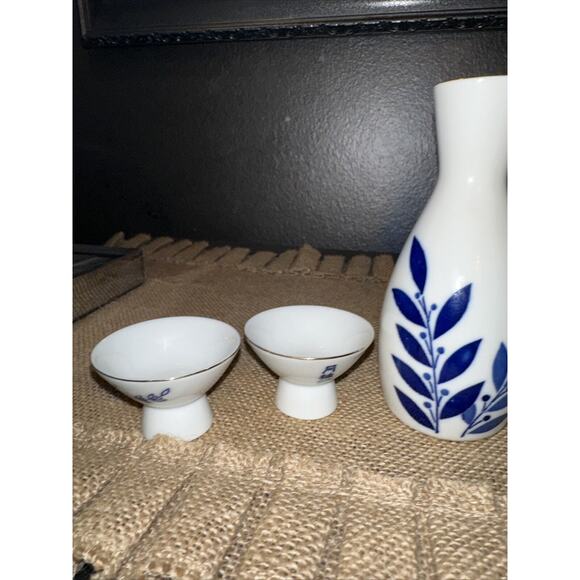 Finest Sake Gekkeikan Porcelain 5 Piece Set Made in Japan EUC - Picture 2 of 12